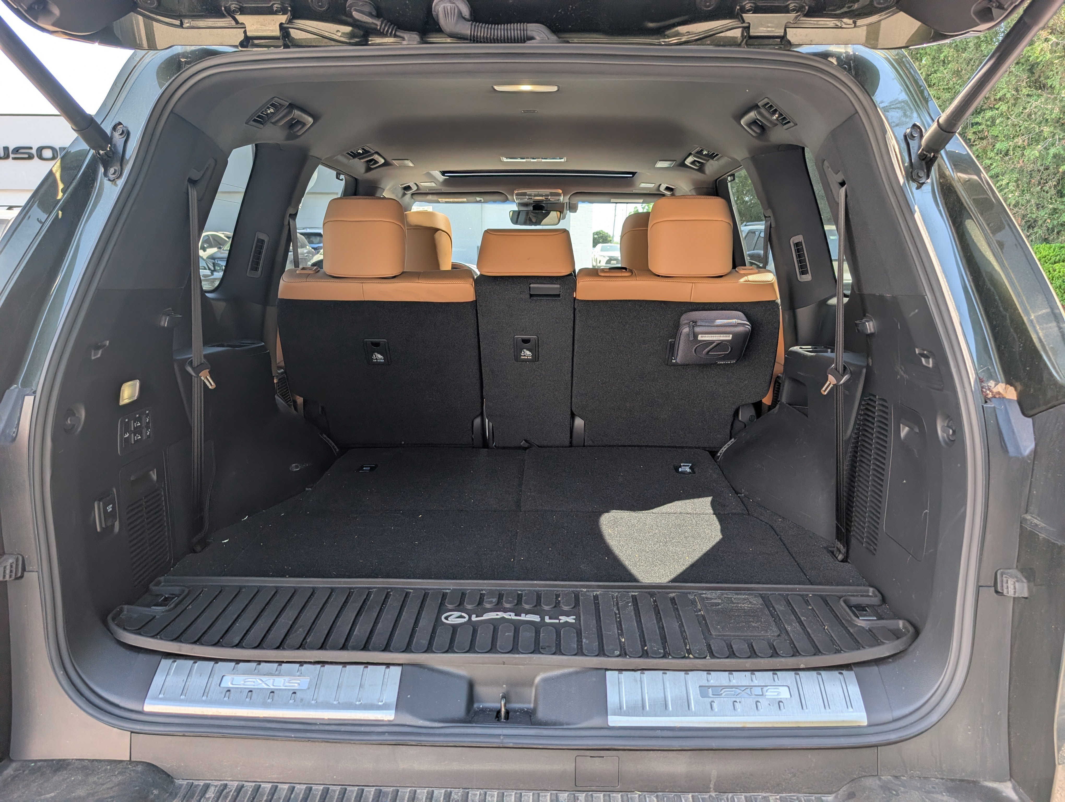 Used 2024 Lexus LX 600 4WD w/ Appearance Package image 12