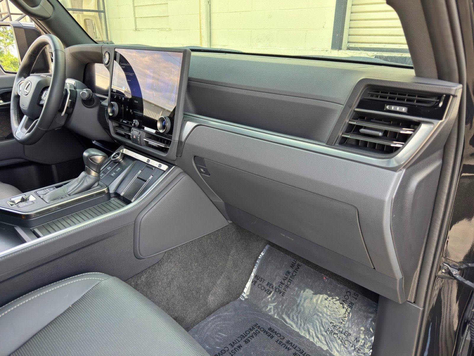 Used 2024 Lexus GX 550 w/ Cold Area Package AWD/4WD image 15