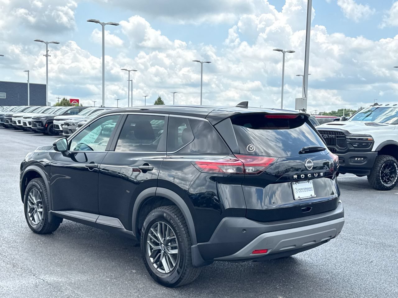 Used 2022 Nissan Rogue S FWD image 5
