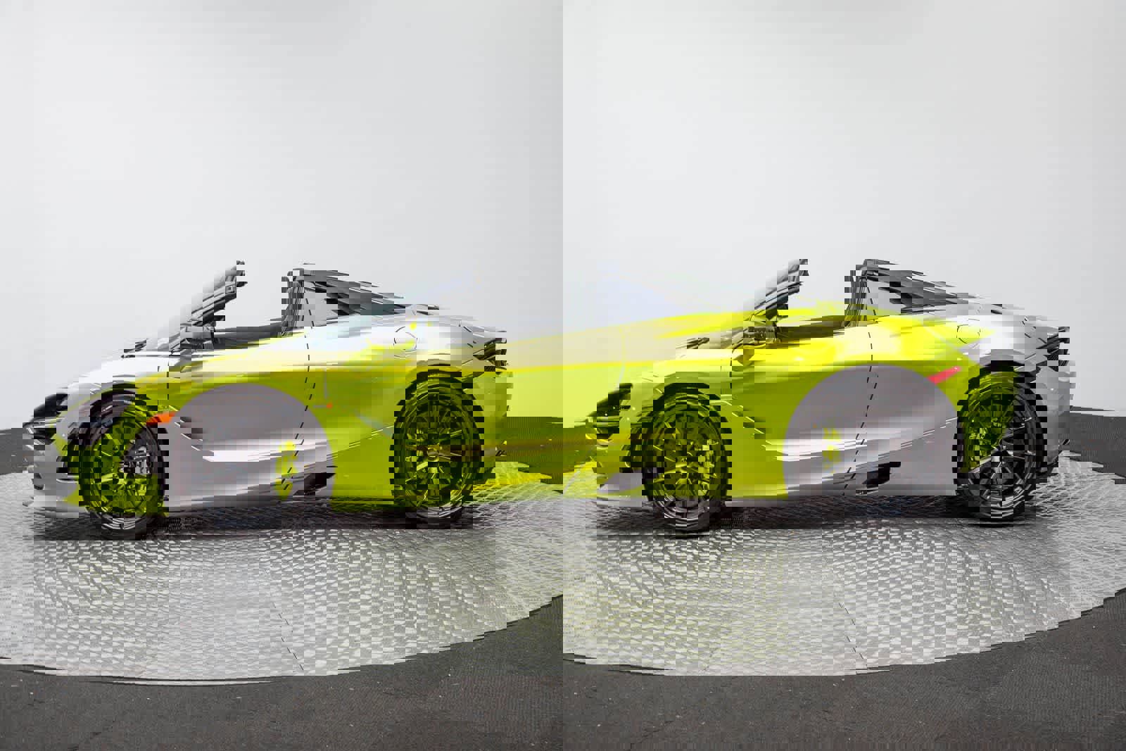 Used 2023 McLaren 720S Performance image 3