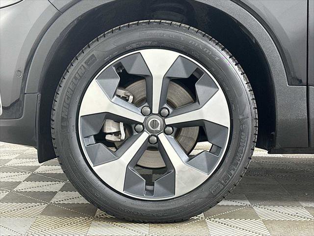 Used 2023 Volvo XC40 B5 Plus w/ Driver Assist Package AWD/4WD image 30