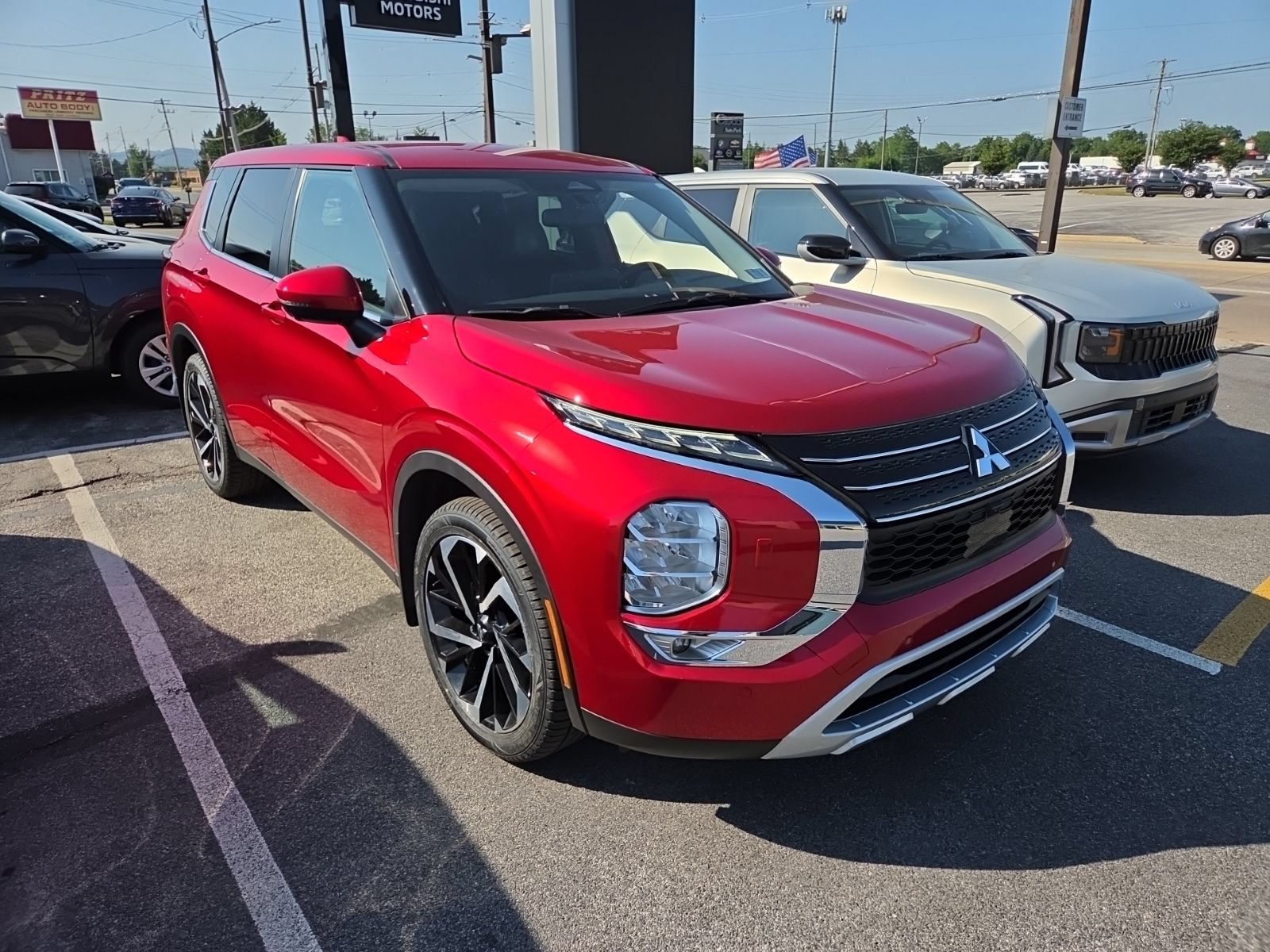 Used 2022 Mitsubishi Outlander SE AWD/4WD image 3