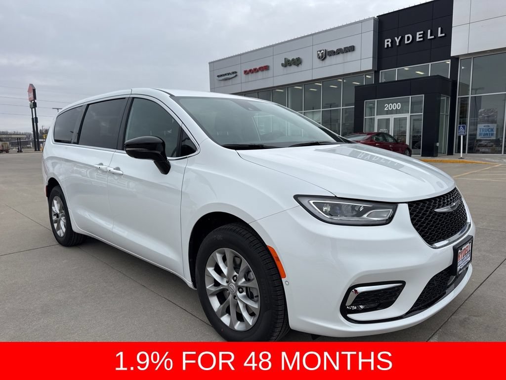 New 2026 Chrysler Pacifica Select