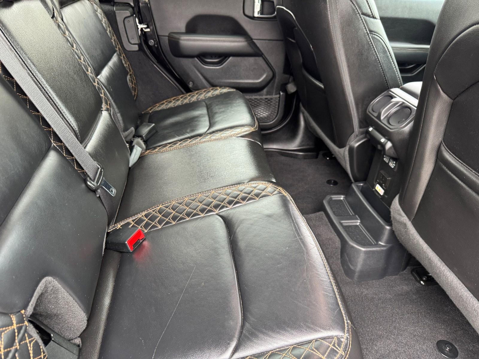 Used 2023 Jeep Wrangler Unlimited Sahara AWD/4WD image 13