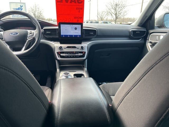 Used 2023 Ford Explorer XLT AWD/4WD image 17