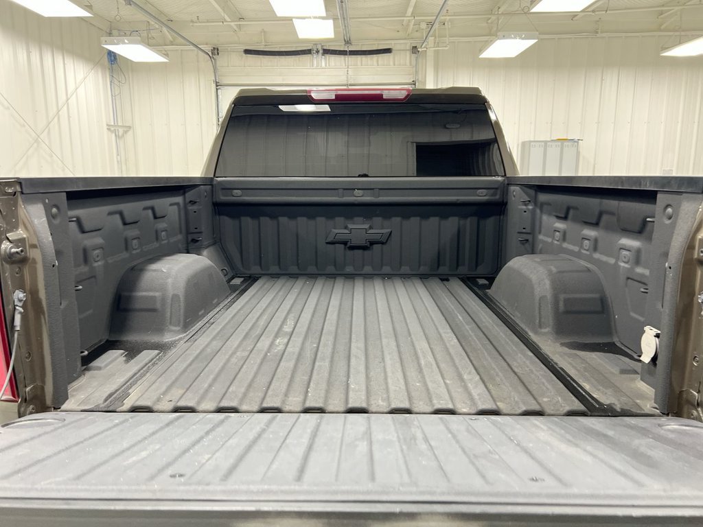Used 2023 Chevrolet Silverado 1500 LTZ w/ Z71 Off-Road Package AWD/4WD image 24