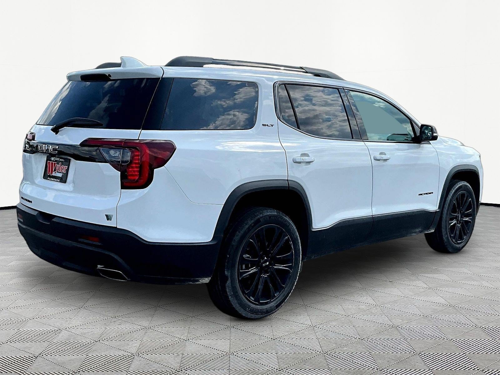 Used 2023 GMC Acadia SLT w/ Elevation Edition FWD image 6