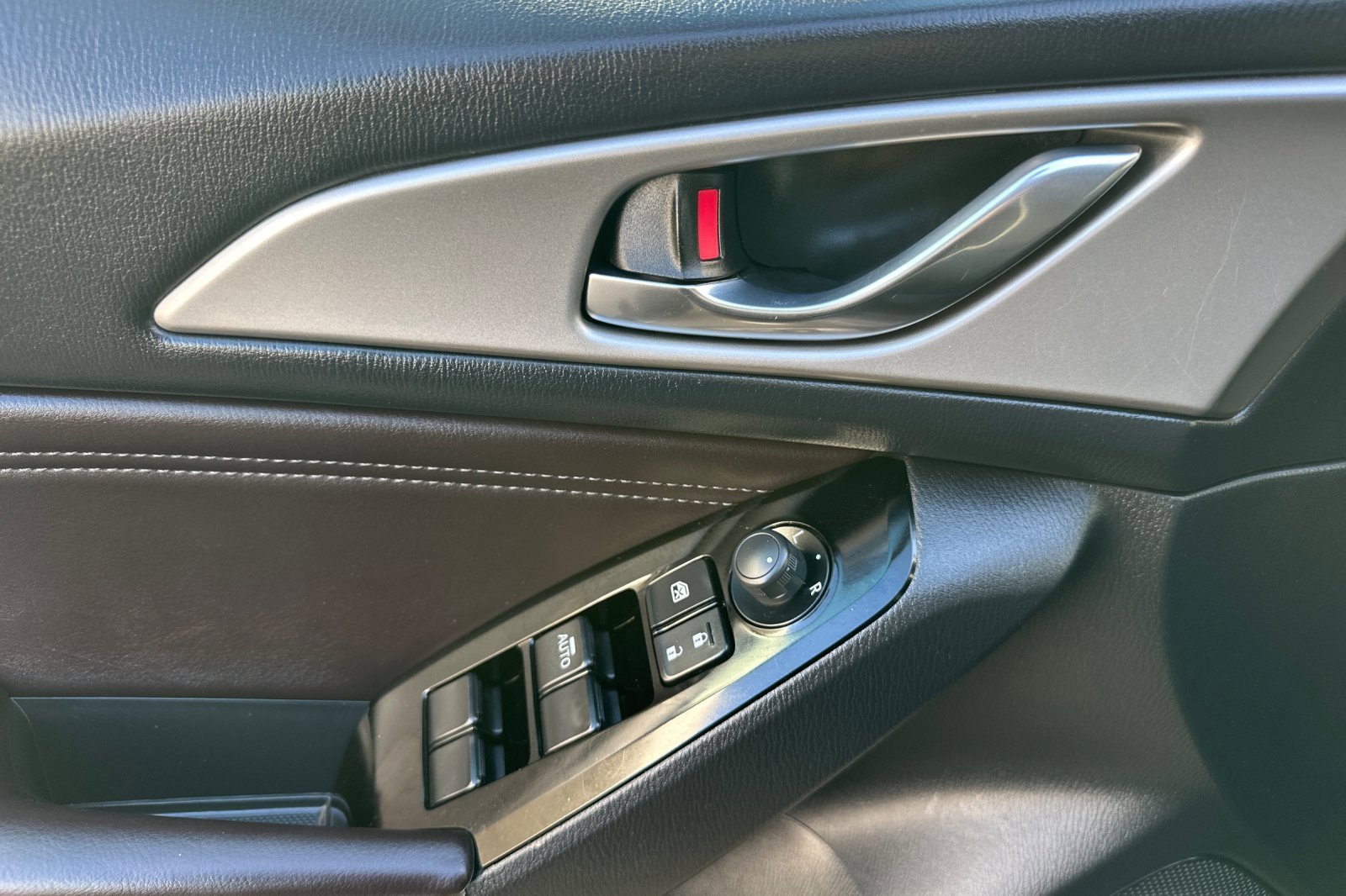 Used 2017 MAZDA MAZDA3 Touring image 11