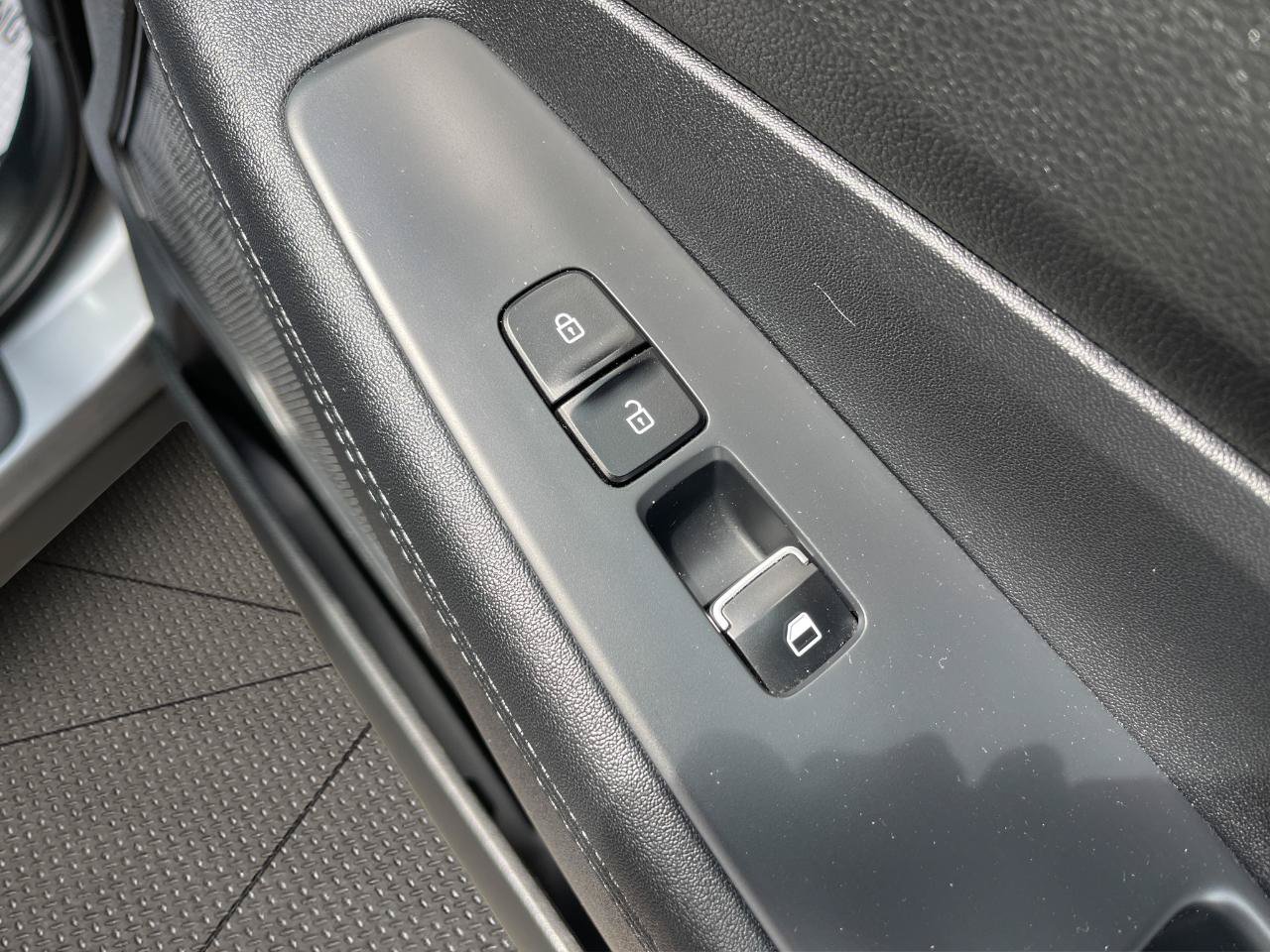 Used 2019 Hyundai Santa Fe SE AWD/4WD image 23