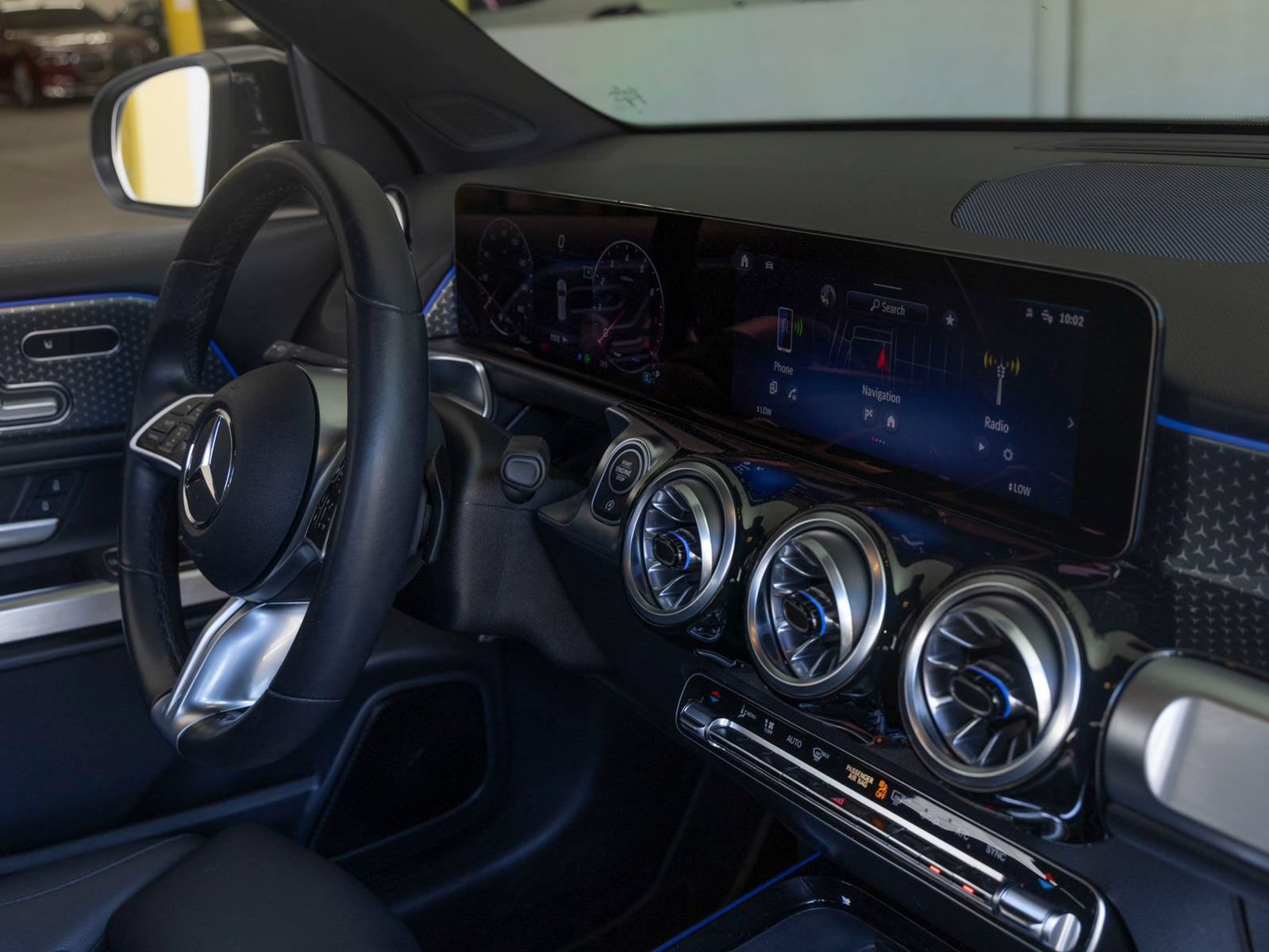 Used 2025 Mercedes-Benz GLB 250 image 29