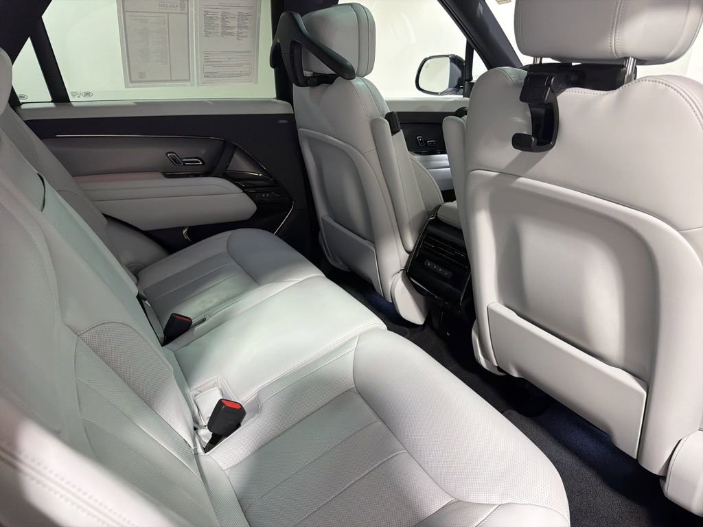 Used 2023 Land Rover Range Rover Sport SE image 27
