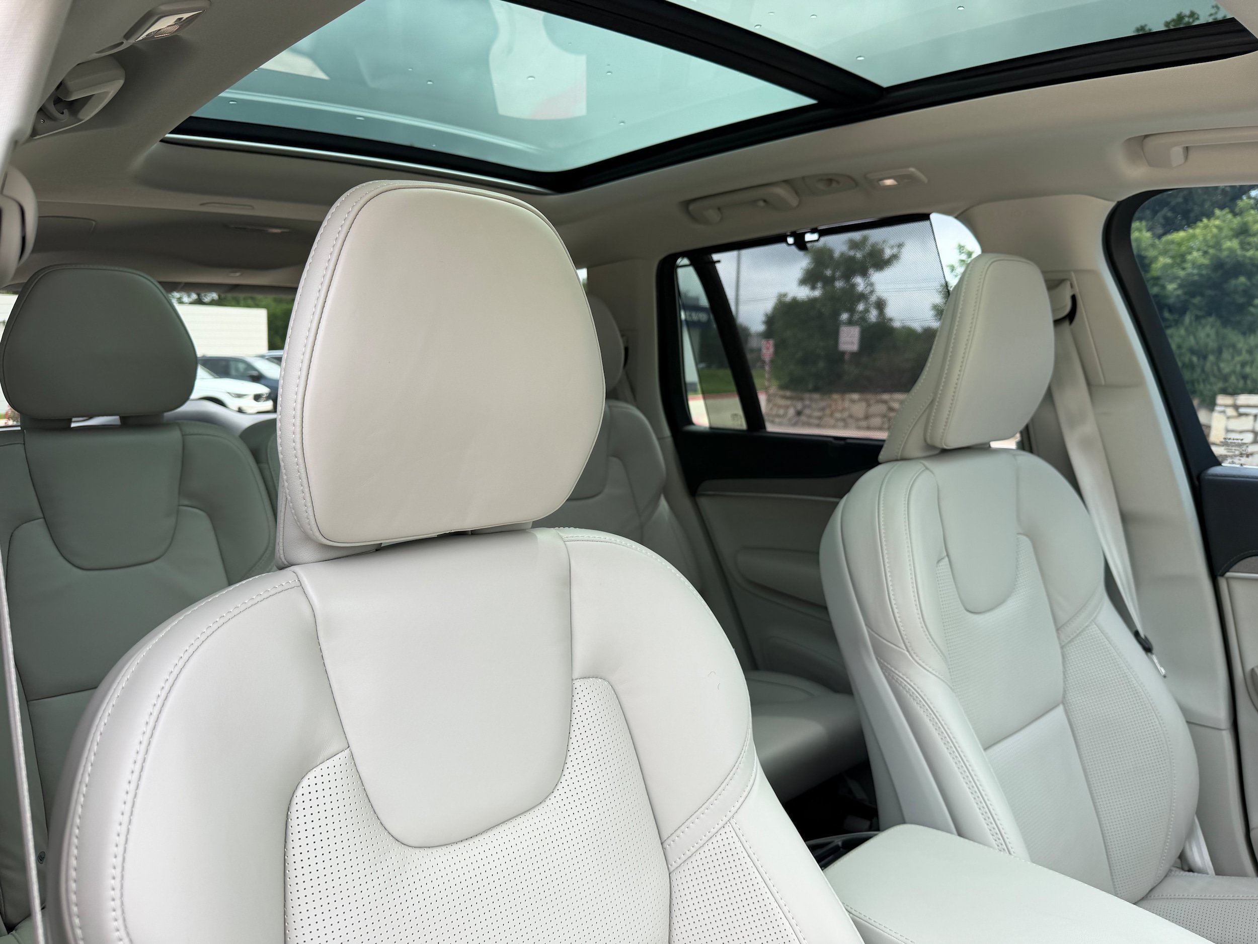 Certified 2025 Volvo XC90 T8 Ultra w/ Protection Package Premier AWD/4WD image 11