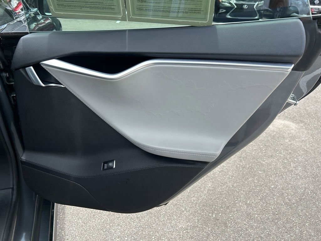 Used 2013 Tesla Model S Performance image 39