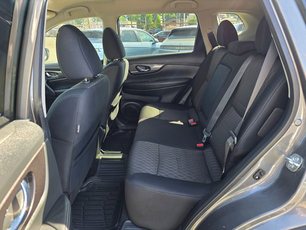 Used 2018 Nissan Rogue SV AWD/4WD image 15