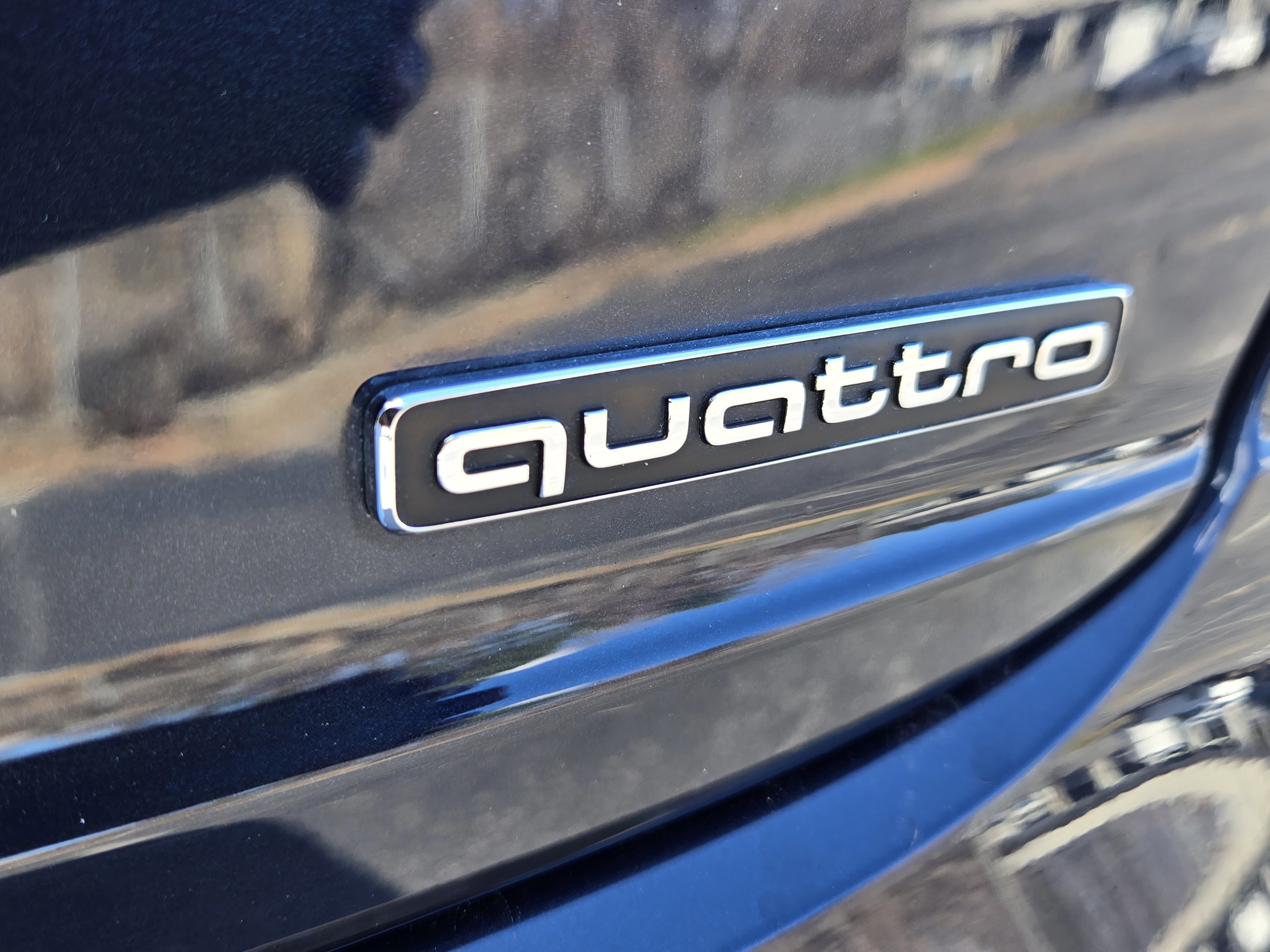 Used 2023 Audi Q8 Premium image 24