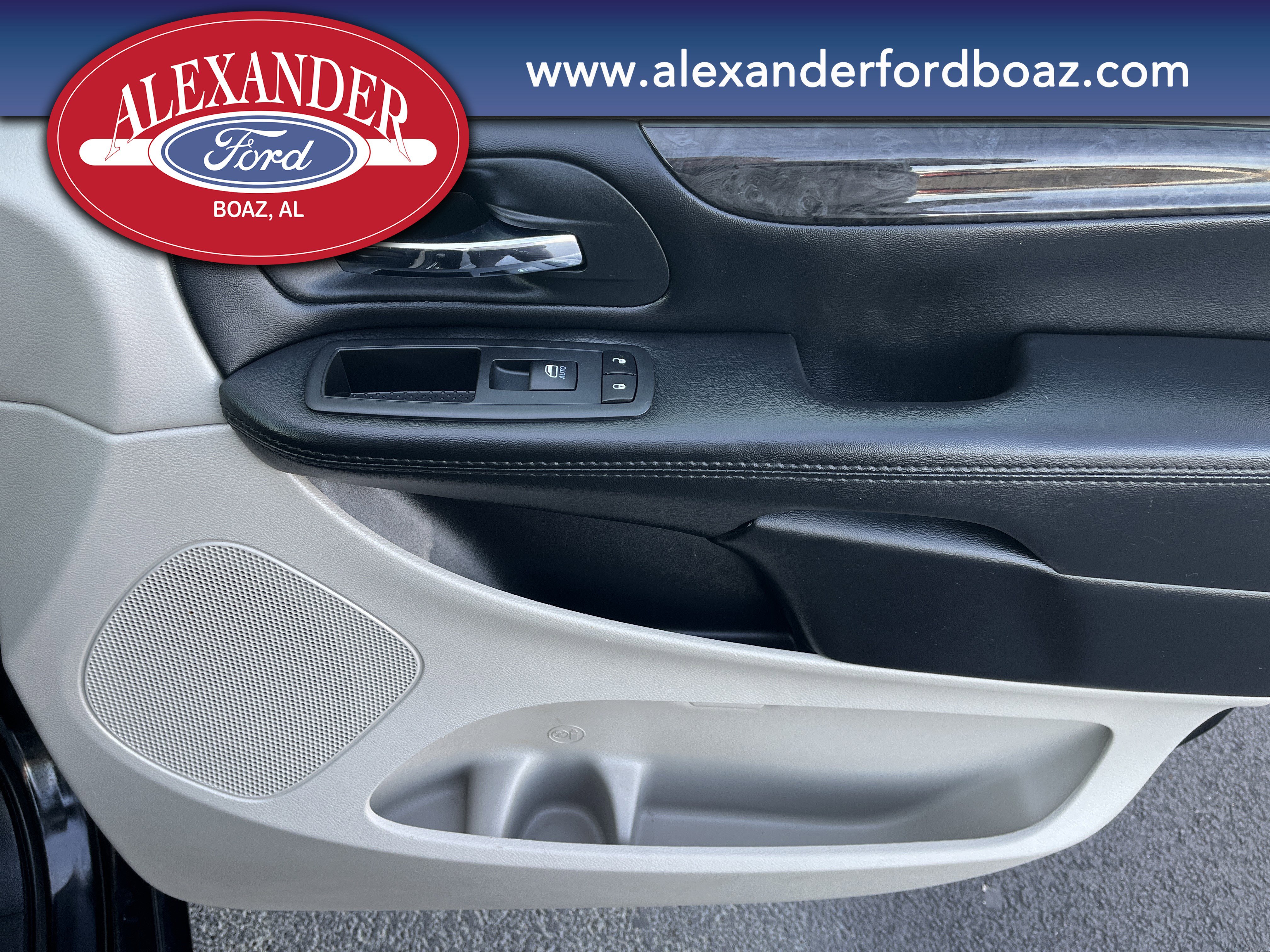 Used 2020 Dodge Grand Caravan SE w/ UConnect Hands-Free Group image 14