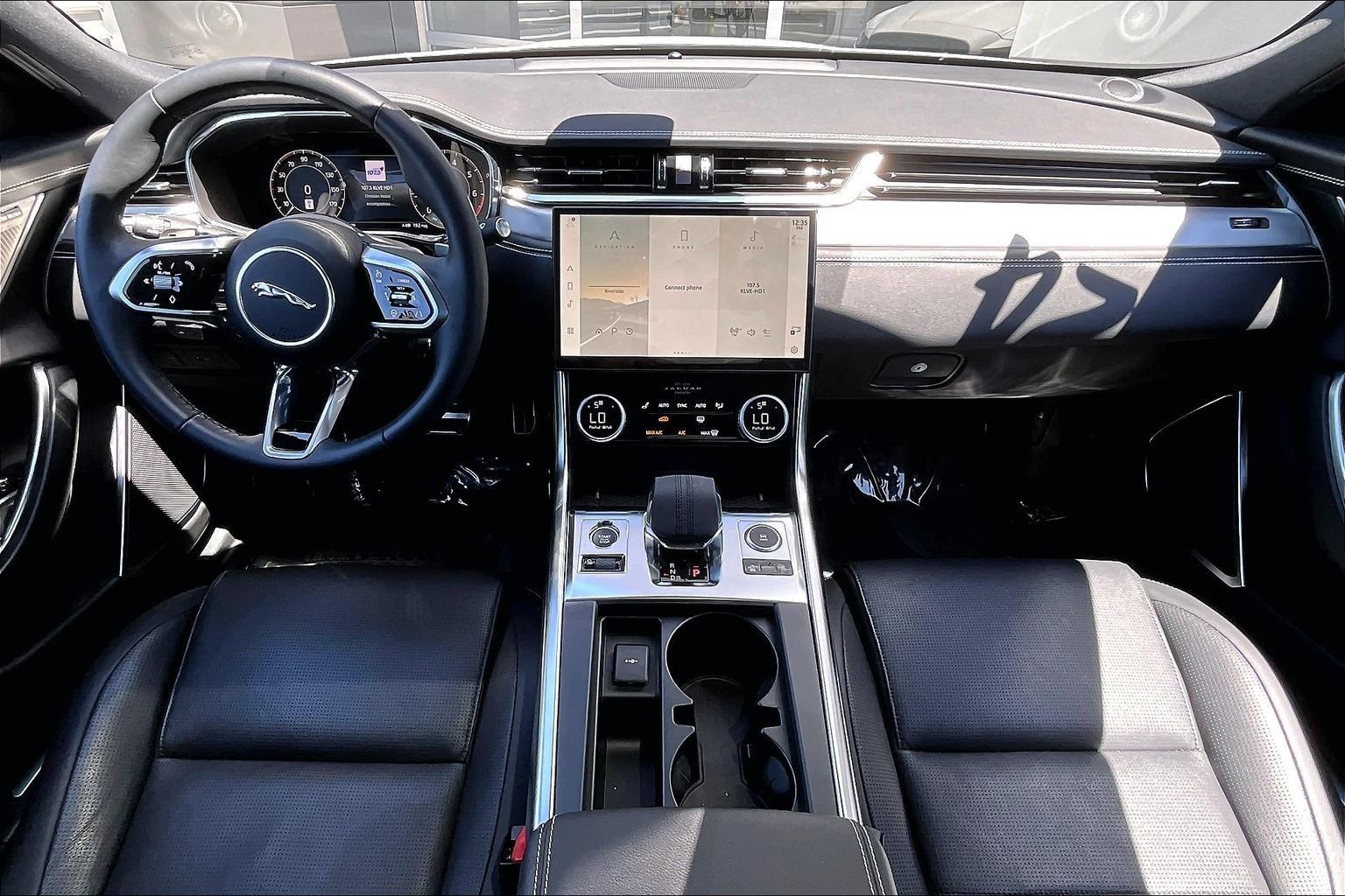 Used 2024 Jaguar XF R-Dynamic SE AWD/4WD image 14