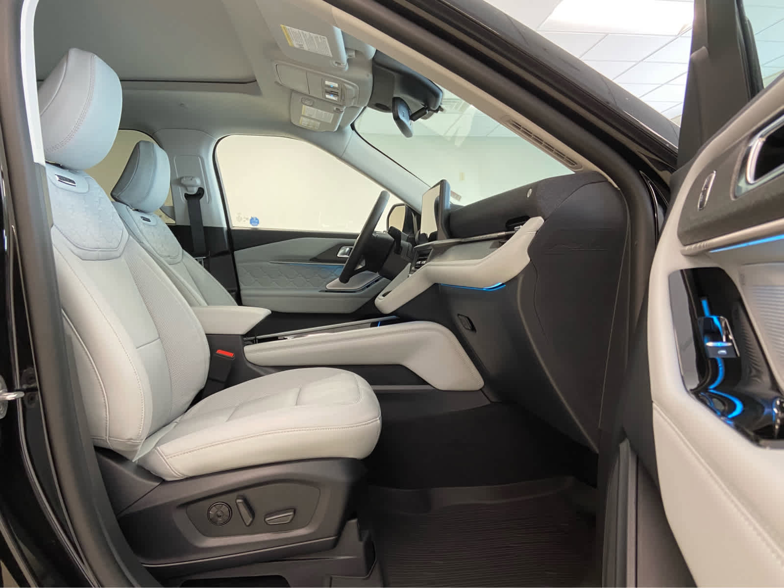 New 2026 Ford Explorer Platinum image 18