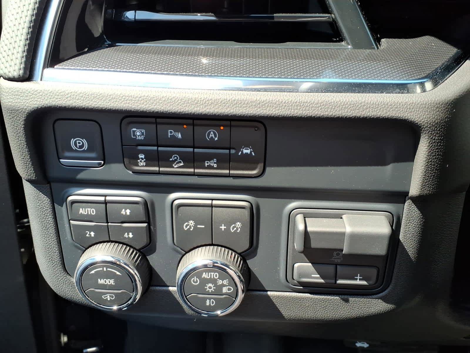 Used 2025 Chevrolet Tahoe RST w/ Advanced Technology Package AWD/4WD image 11