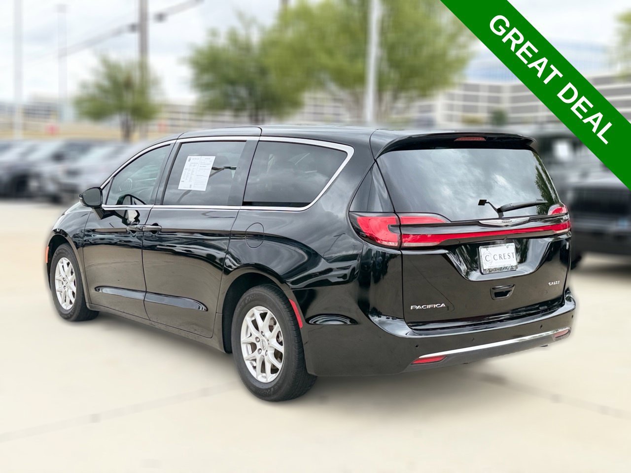 Used 2024 Chrysler Pacifica Touring-L FWD image 10