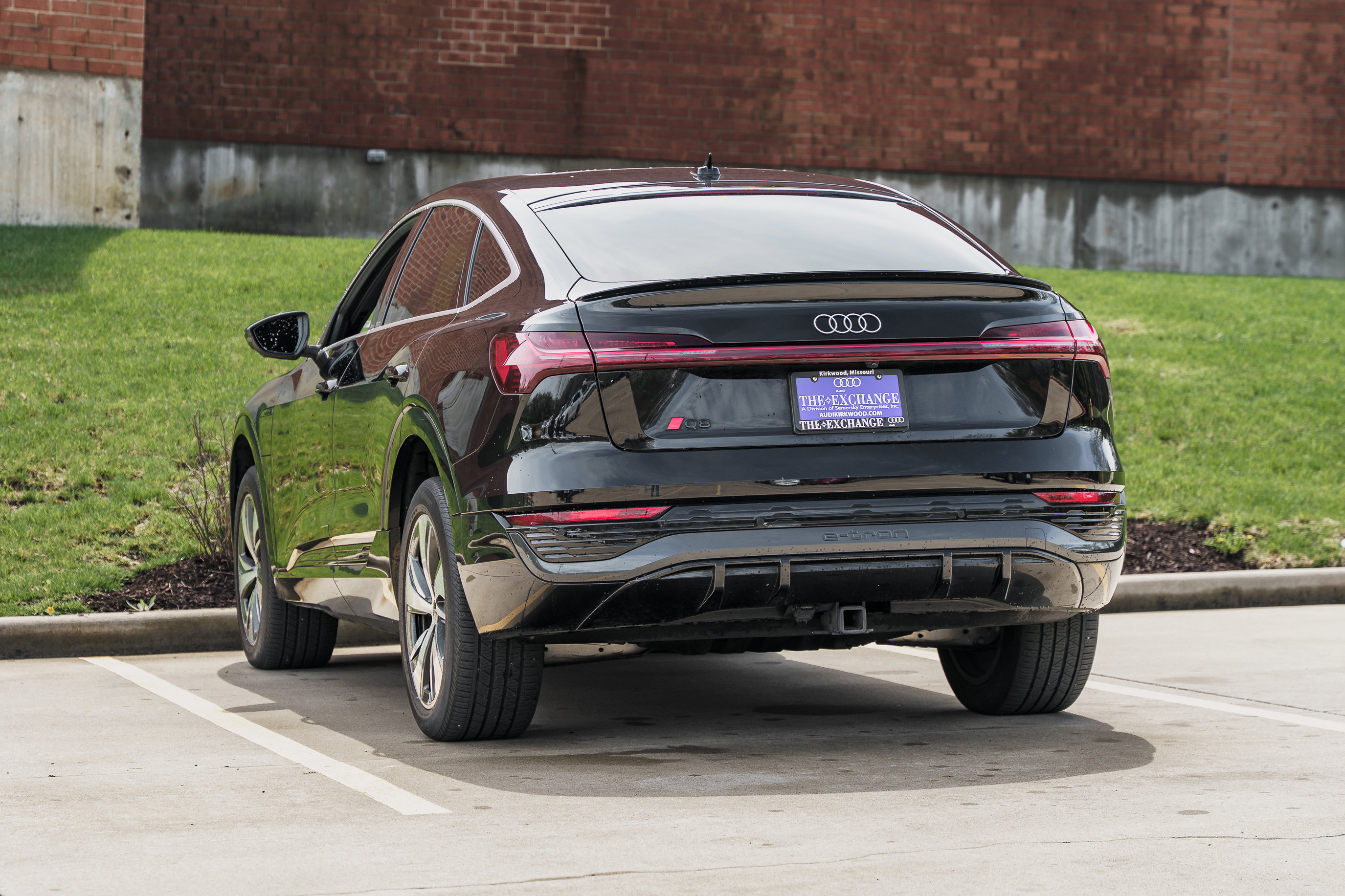 Used 2024 Audi Q8 e-tron Premium Plus w/ Premium Plus Package image 5