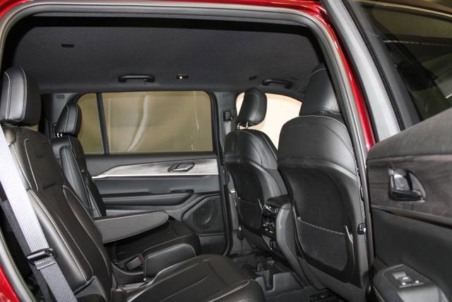 Used 2024 Jeep Grand Cherokee L Limited image 11