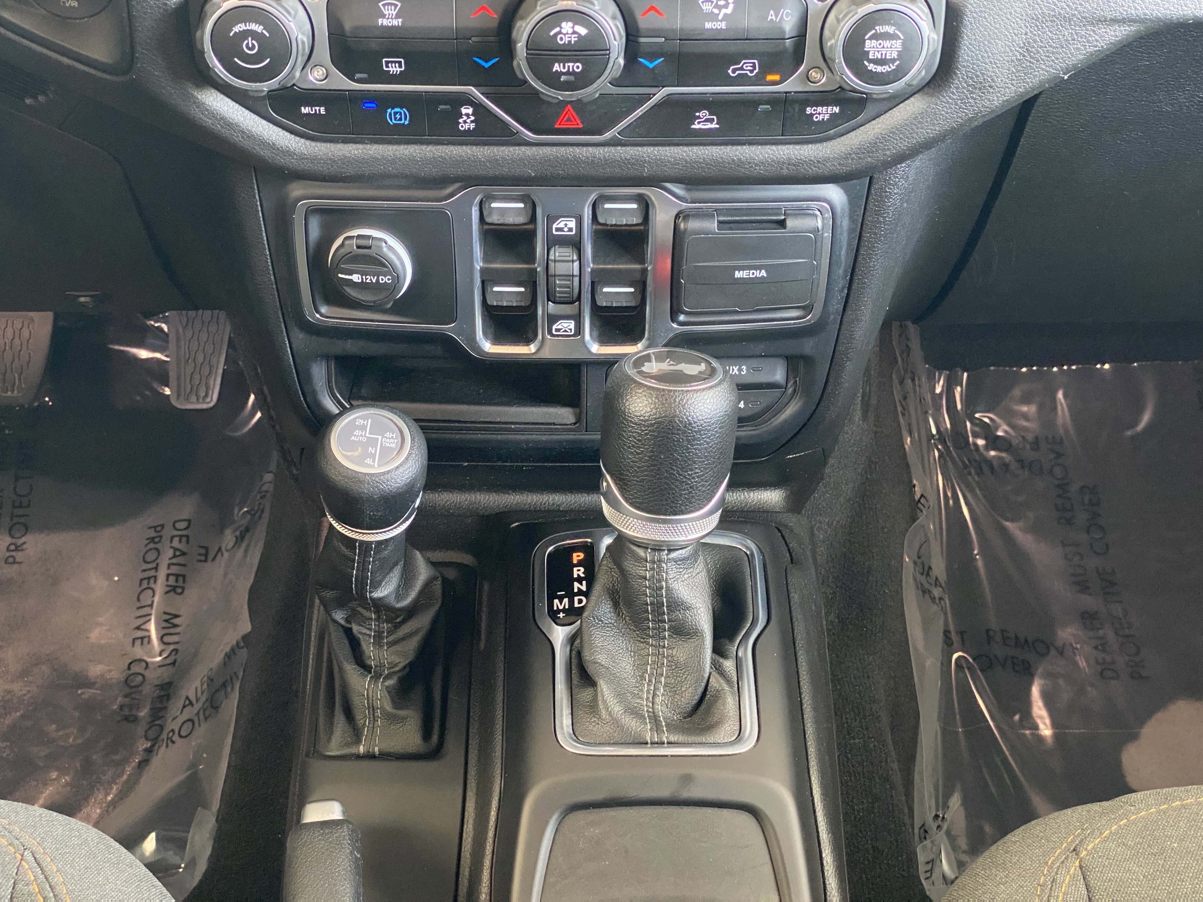 Used 2024 Jeep Wrangler Unlimited w/ Technology Group AWD/4WD image 16