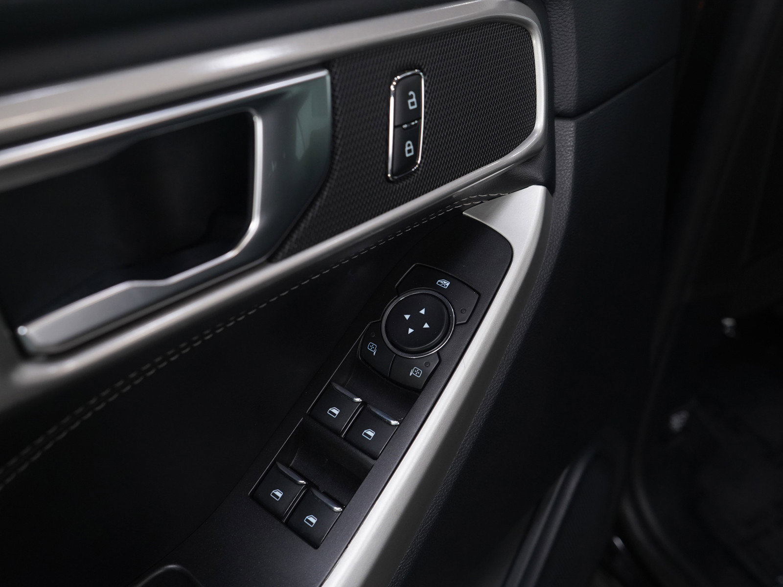 Used 2022 Ford Explorer XLT w/ Class IV Trailer Tow Package image 23