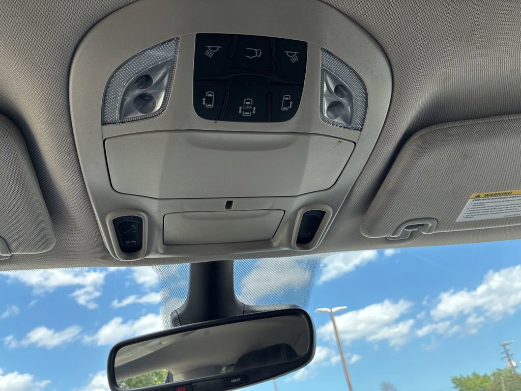 Used 2023 Chrysler Pacifica Limited FWD image 14