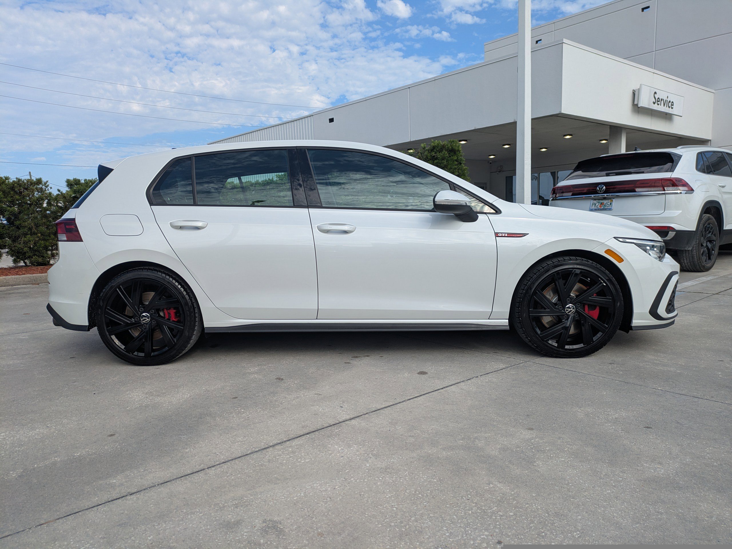 Certified 2023 Volkswagen GTI SE FWD image 3