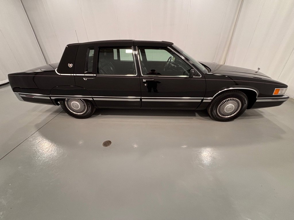 Used 1993 Cadillac Fleetwood Sedan FWD image 4