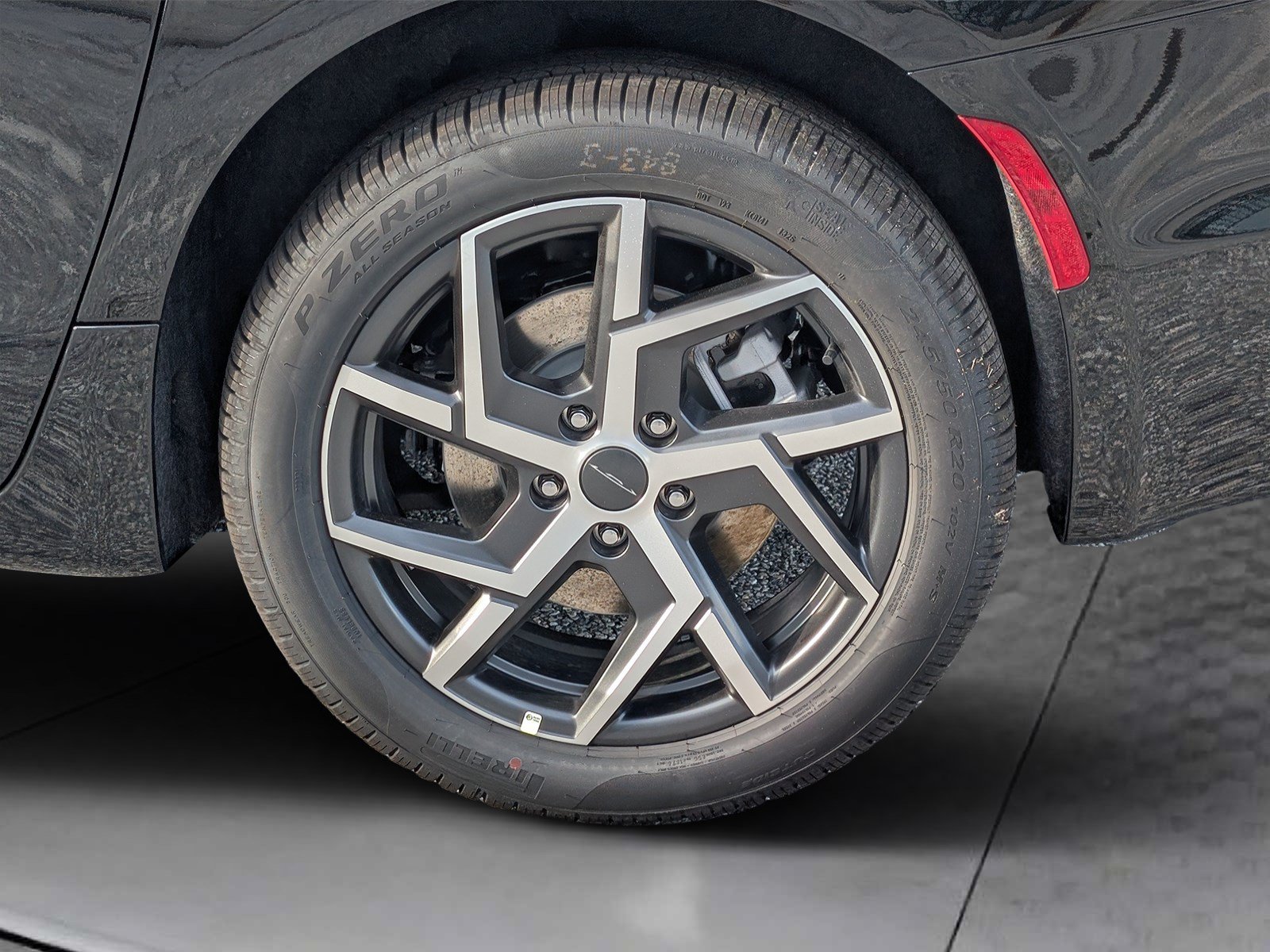 New 2027 Chrysler Pacifica Pinnacle w/ Theater Group AWD/4WD image 8