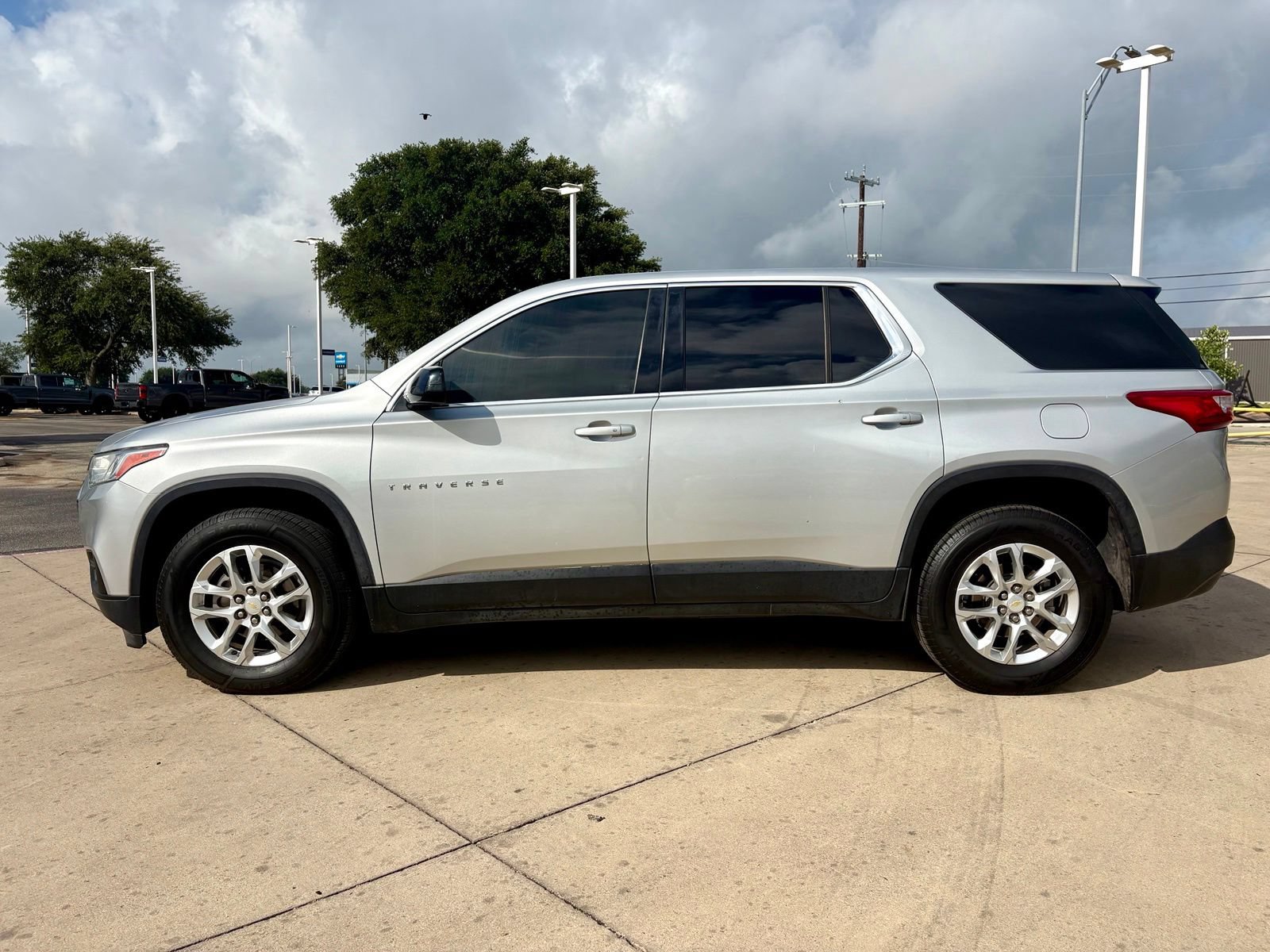 Used 2019 Chevrolet Traverse LS FWD image 4