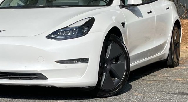 Used 2022 Tesla Model 3 Standard Range image 2