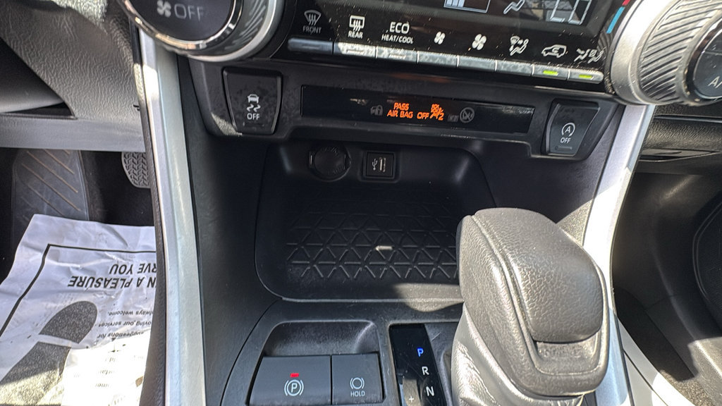 Used 2024 Toyota RAV4 XLE FWD image 21