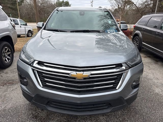 Used 2023 Chevrolet Traverse LT image 2