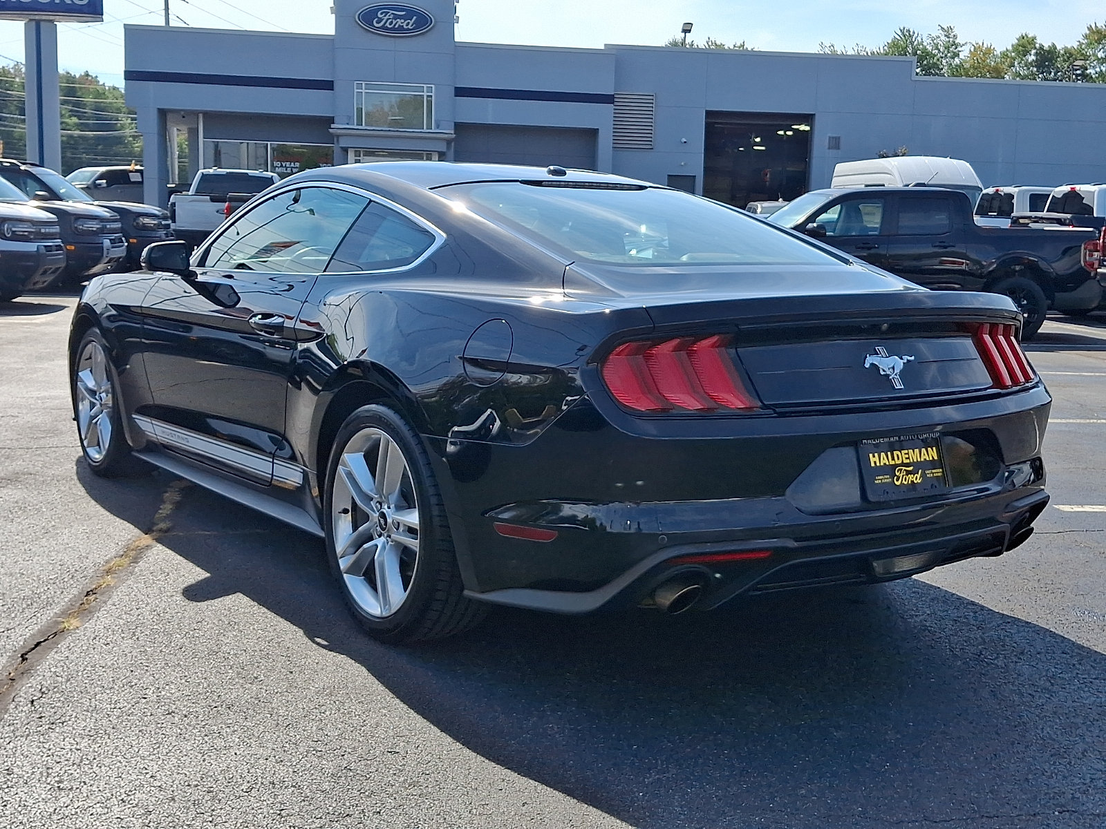 Used 2018 Ford Mustang Premium w/ Pony Package RWD image 5