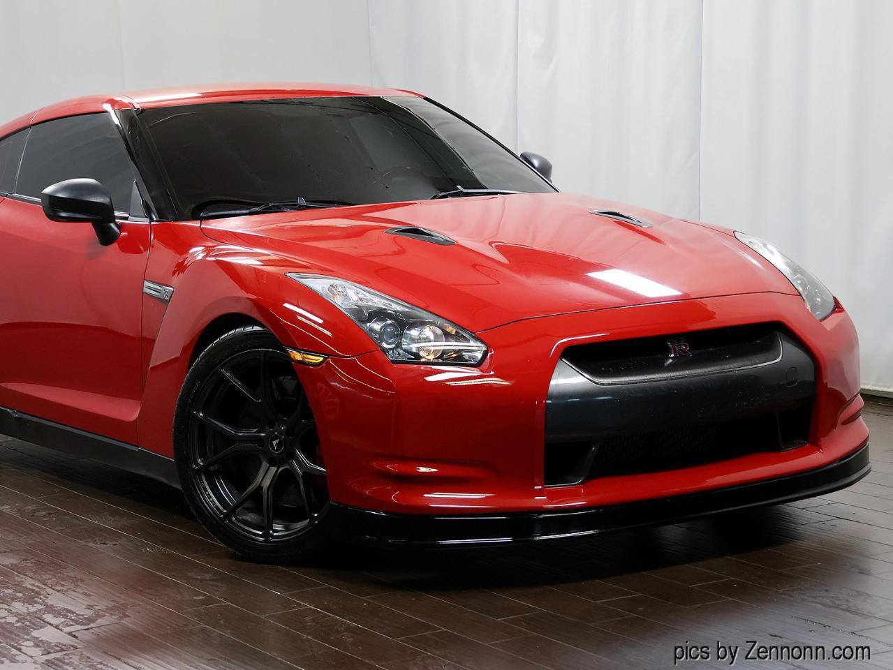 Used 2010 Nissan GT-R Premium AWD/4WD image 2