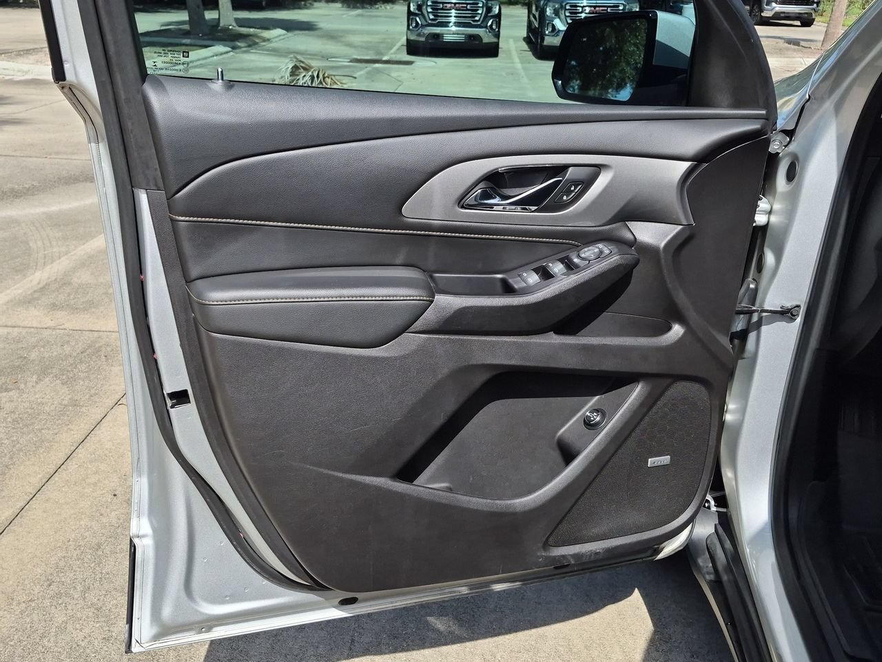 Used 2019 Chevrolet Traverse RS FWD image 19