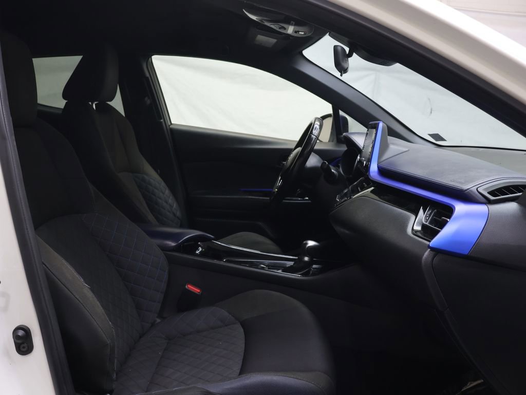 Used 2021 Toyota C-HR XLE FWD image 10