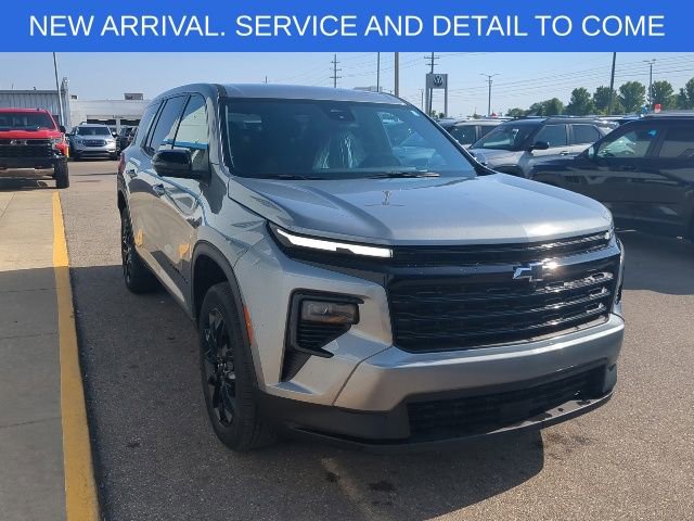 Used 2024 Chevrolet Traverse LS w/ Midnight/Sport Edition FWD image 10