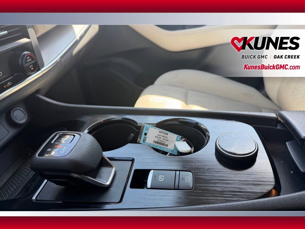 Used 2025 Nissan Rogue SV AWD/4WD image 11