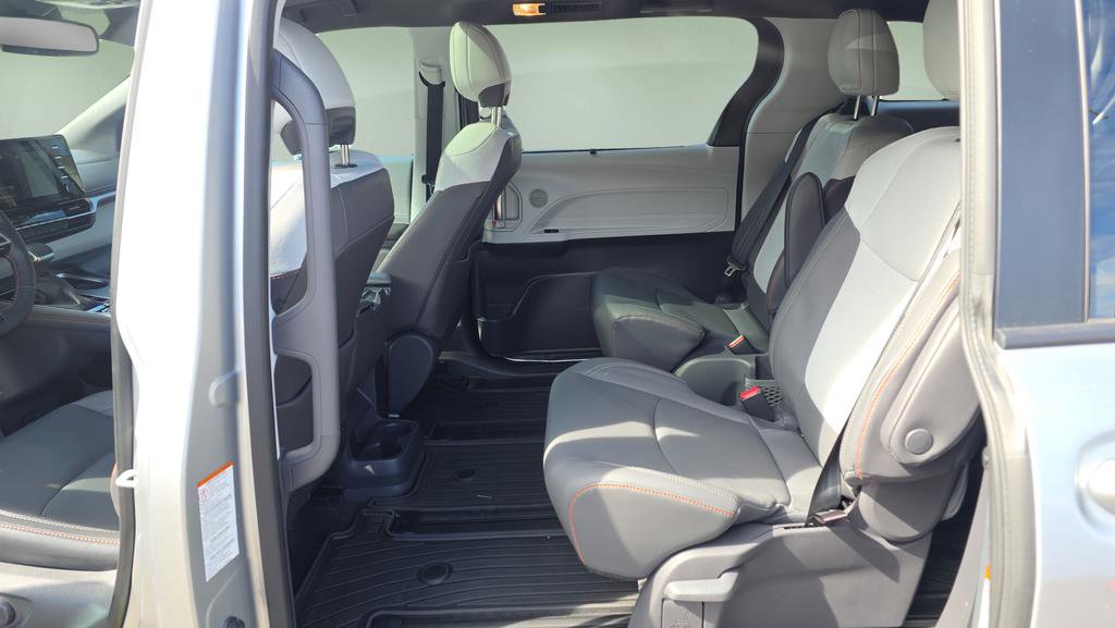 Used 2021 Toyota Sienna XSE image 14