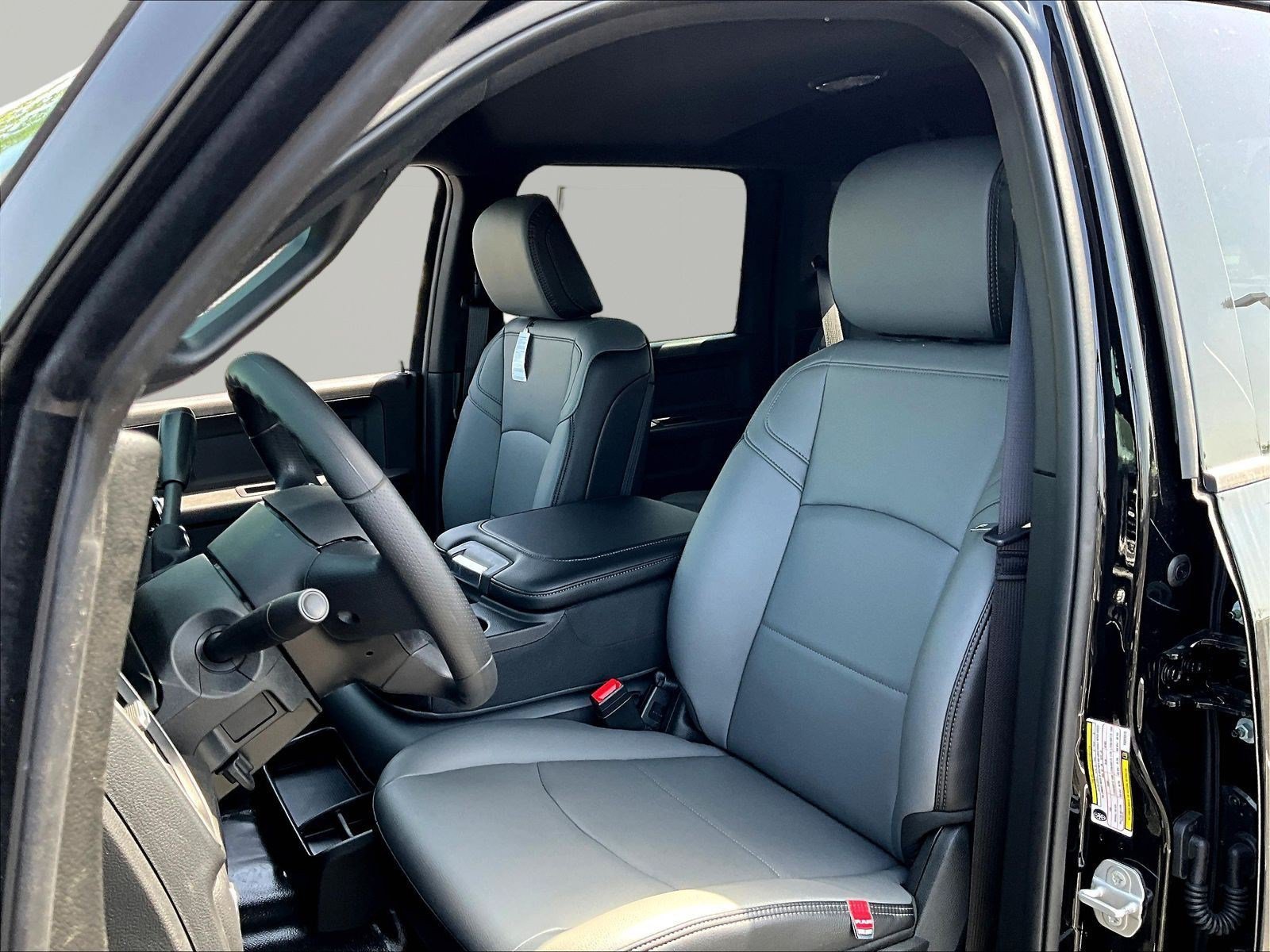 New 2026 RAM 3500 Tradesman AWD/4WD image 17