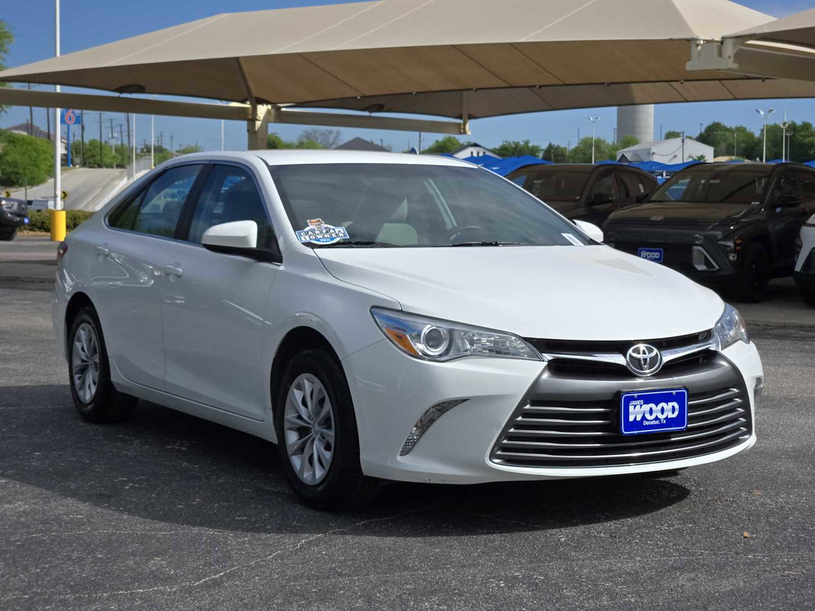 Used 2016 Toyota Camry LE image 2
