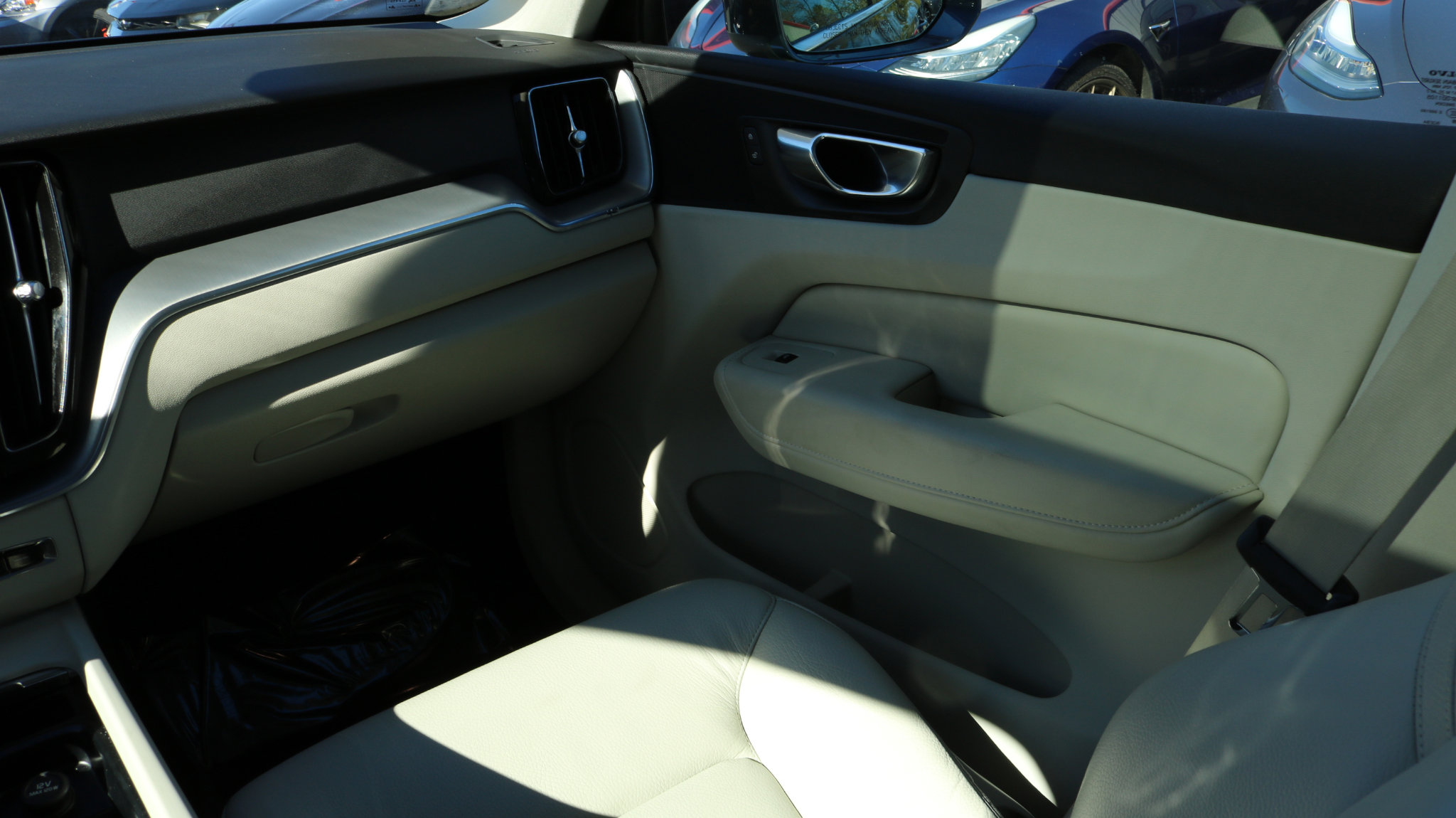 Used 2023 Volvo XC60 B5 Core w/ Protection Package Premier image 19