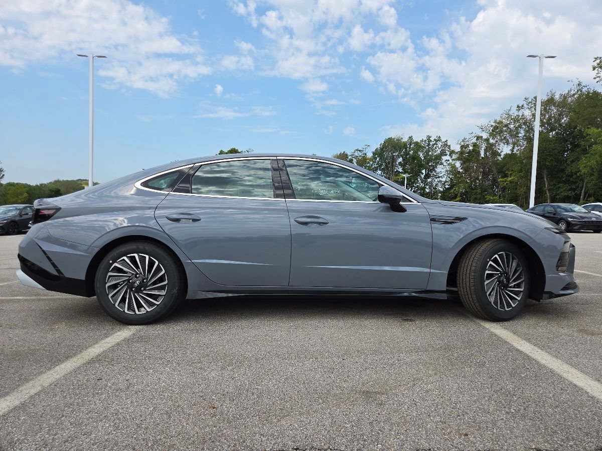 New 2026 Hyundai Sonata Limited FWD image 25