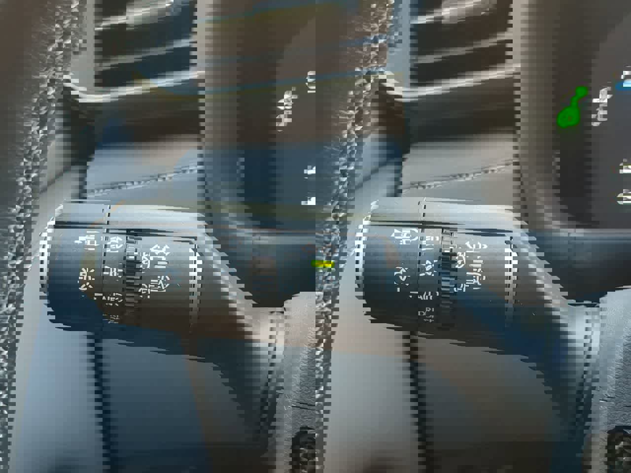 Used 2025 Lexus LX 600 4WD w/ Premium Package image 29