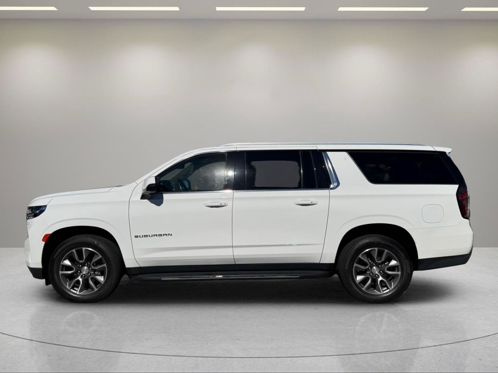 Used 2023 Chevrolet Suburban LT w/ Luxury Package AWD/4WD image 2