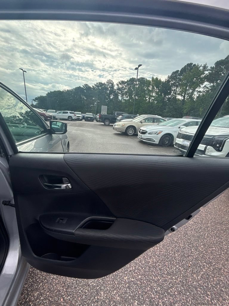 Used 2017 Honda Accord LX image 20